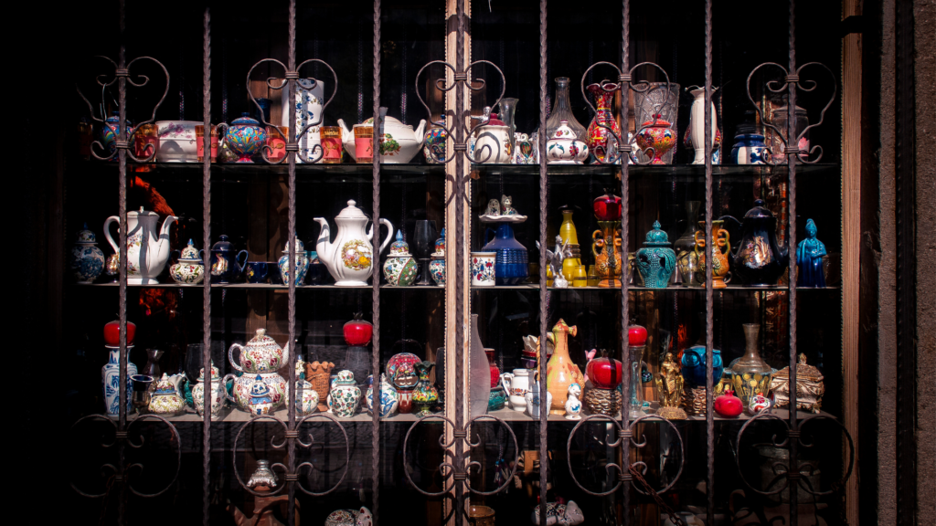 Why Antiques Make Great Investment Pieces - Hart City